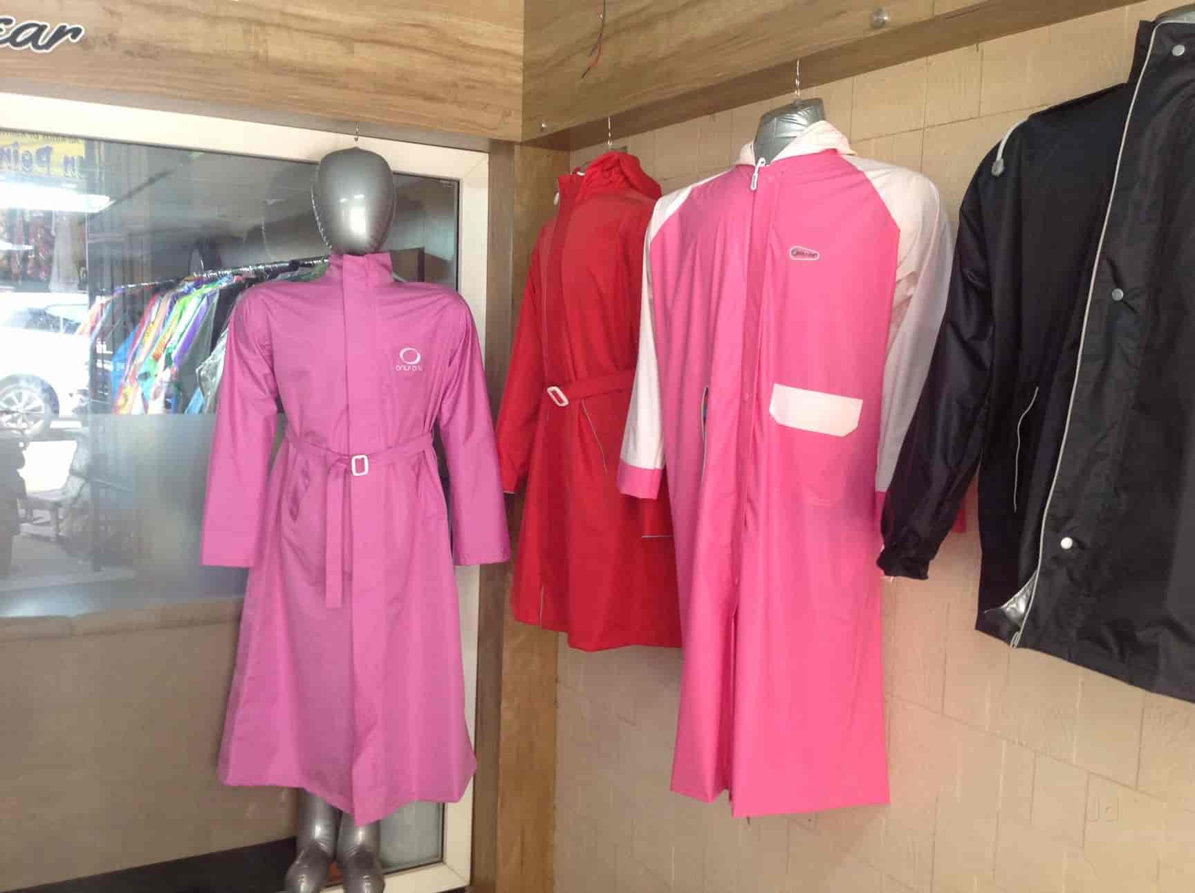 Makers Rainwear Onlyone in Masjid Bunder,Mumbai Best Raincoat