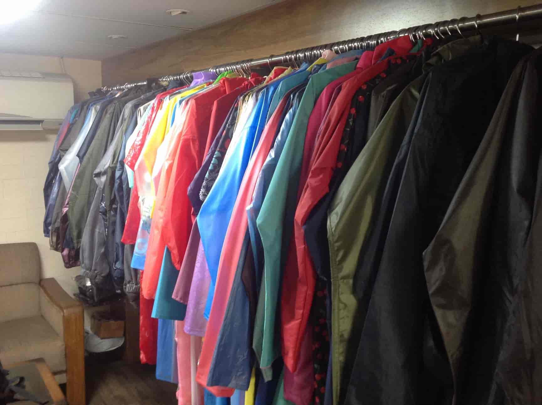Makers Rainwear Onlyone in Masjid Bunder,Mumbai Best Raincoat