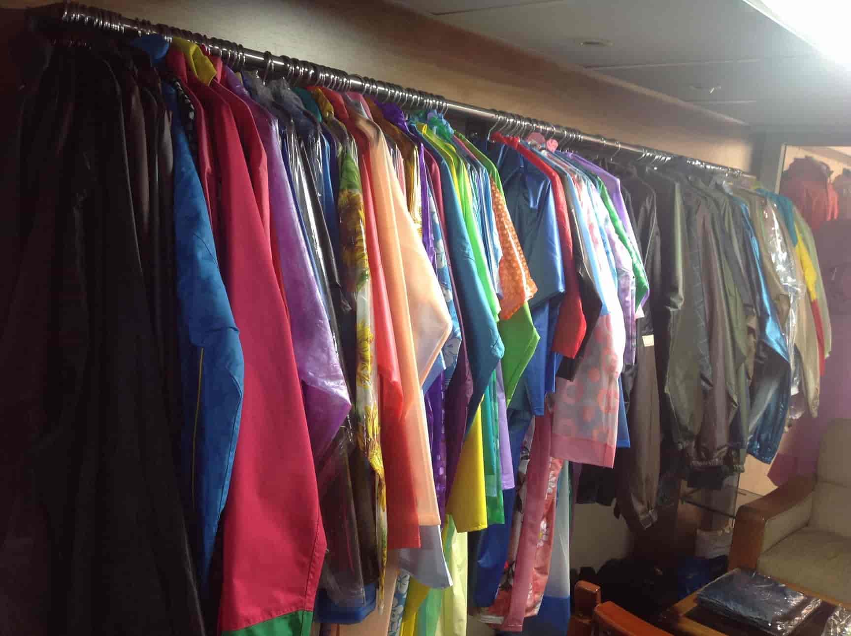 Makers Rainwear Onlyone in Masjid Bunder,Mumbai Best Raincoat