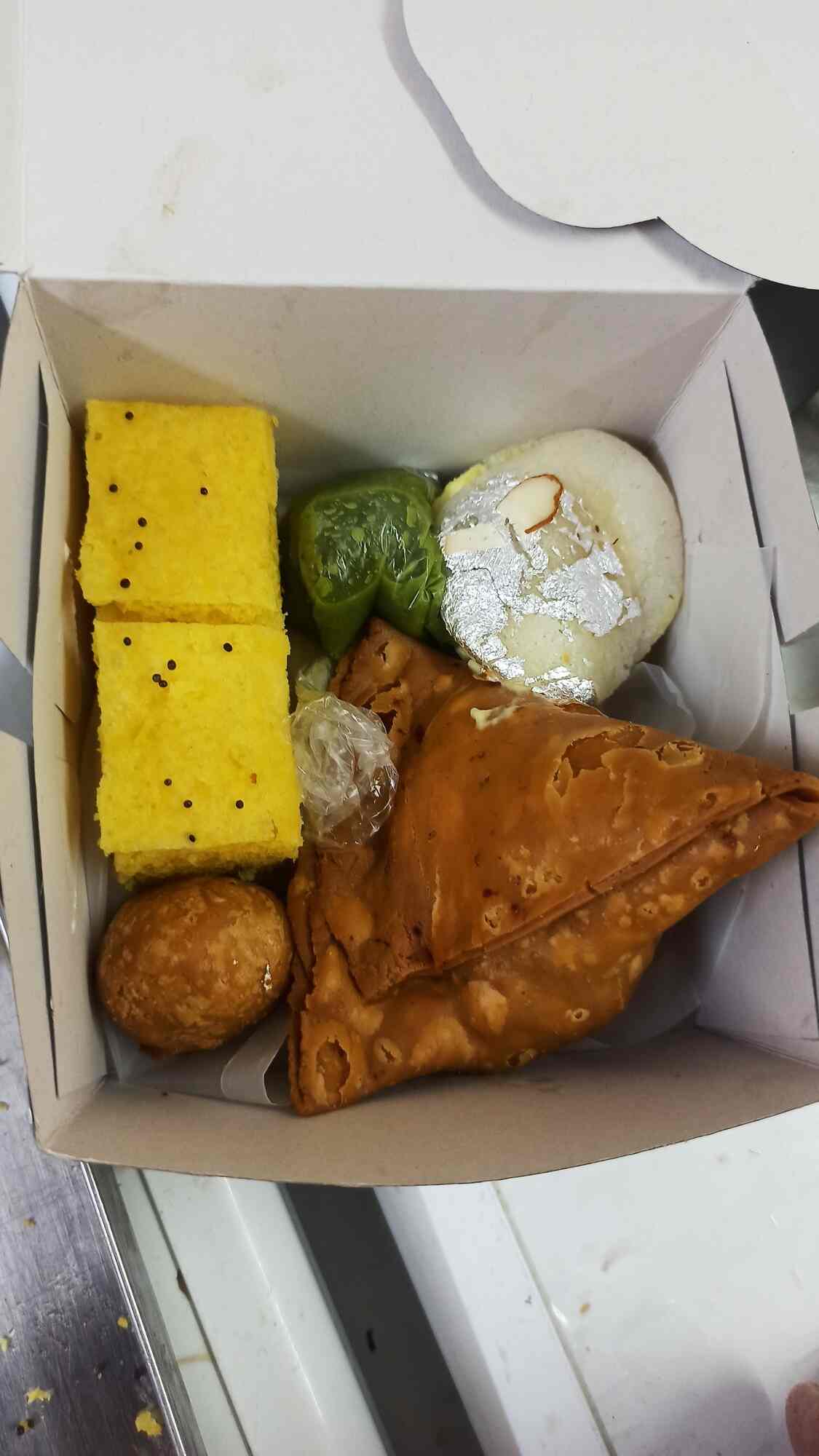 Mayuresh Sweets & Snacks Corner in Mulund West,Mumbai Best Sweet