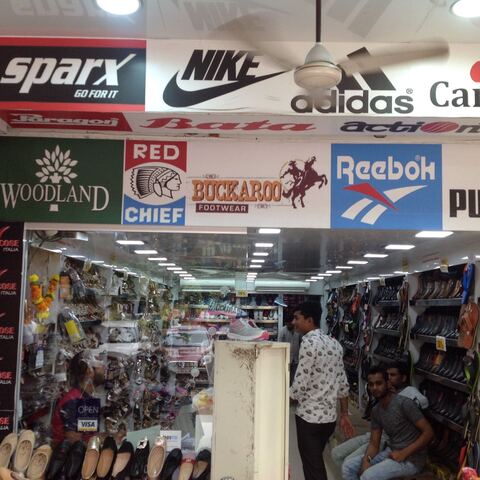 Hi Tech Shoes, Vashi Sector 9 - Shoe 