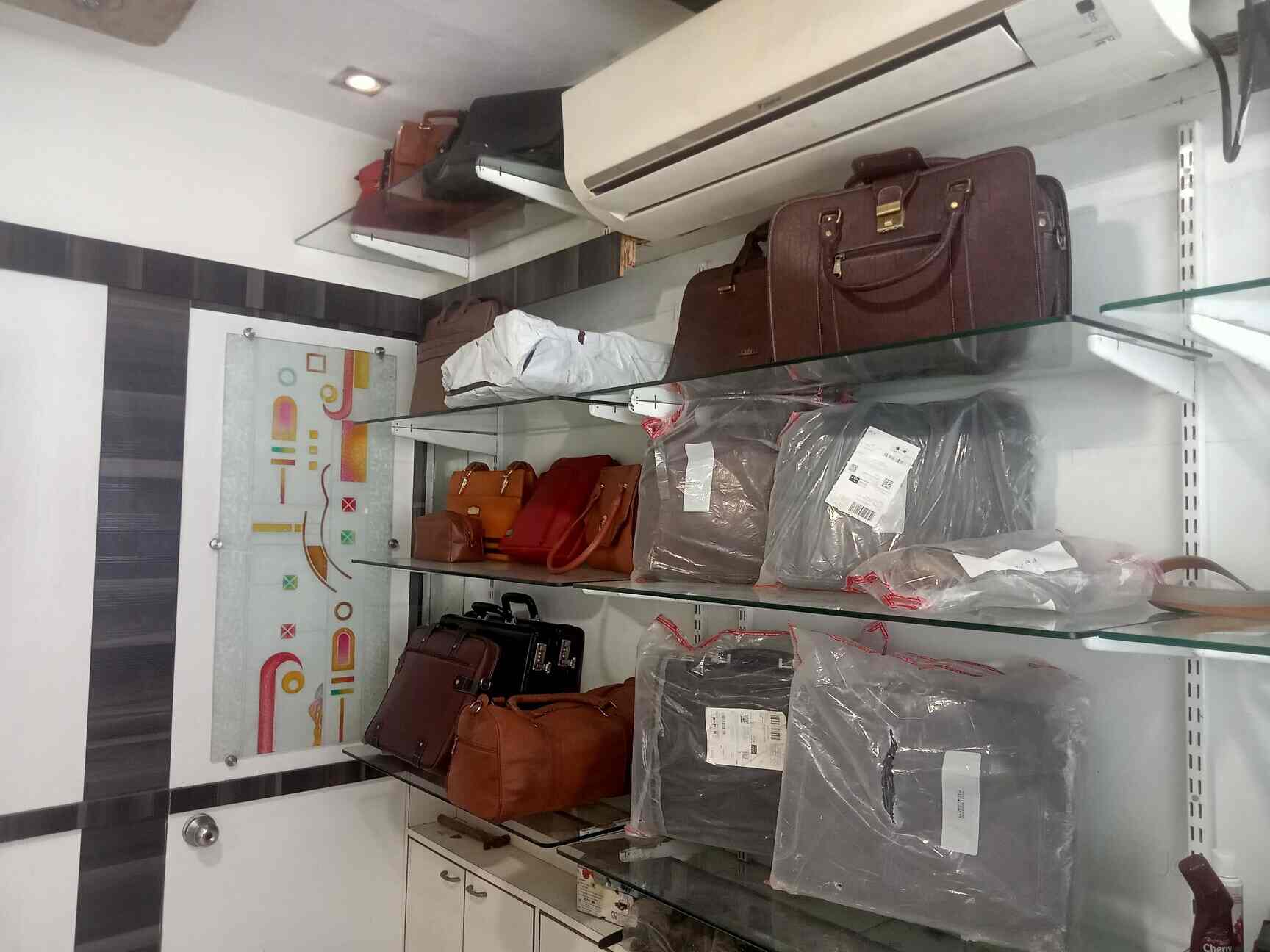 Details more than 83 bag manufacturers in dharavi in.duhocakina