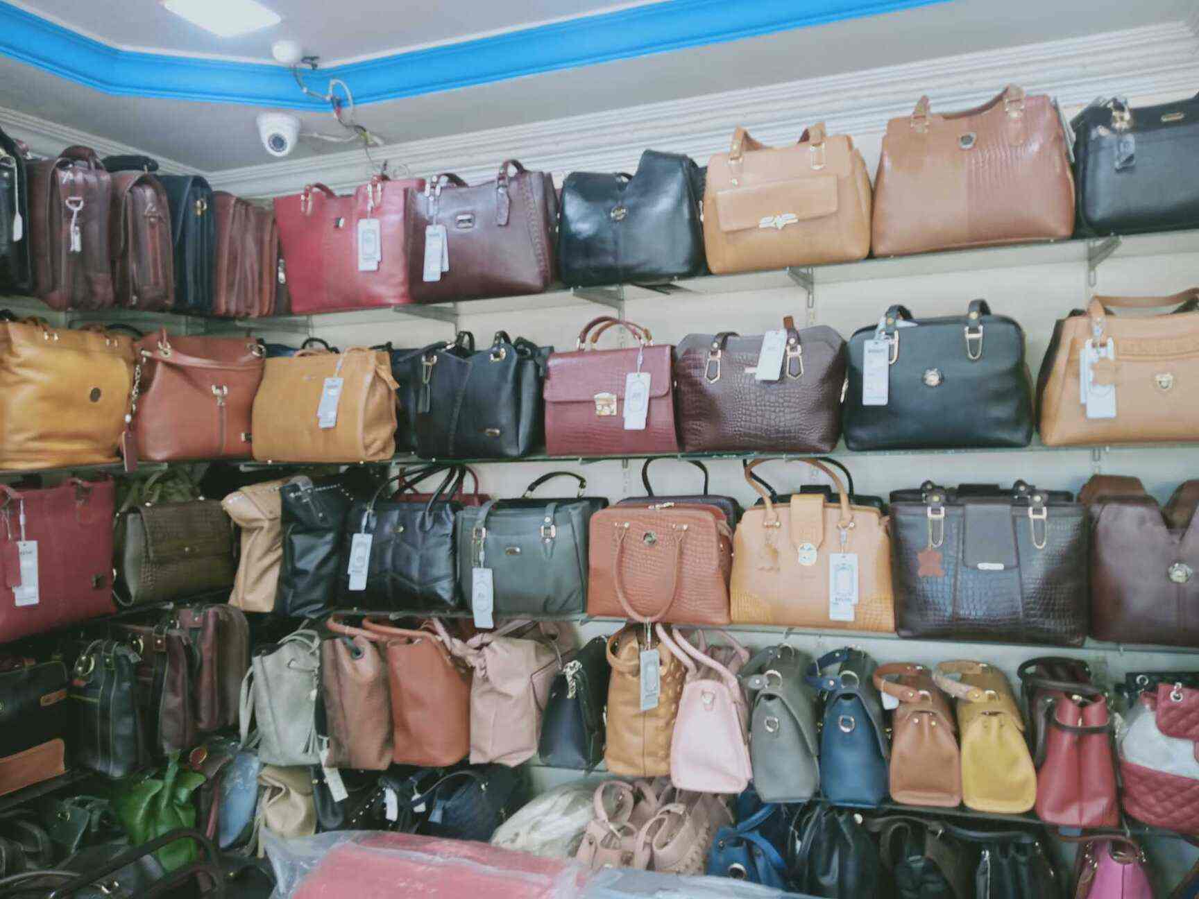 Tarana Leather Art in Dharavi,Mumbai Best Women Bag Manufacturers in