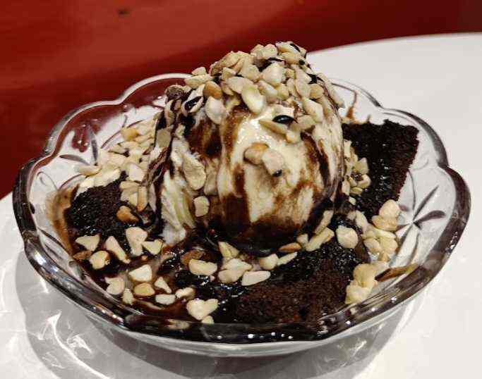 Gianis Ice Cream Ghatkopar East in Ghatkopar East,Mumbai Best Ice Cream Parlours in Mumbai