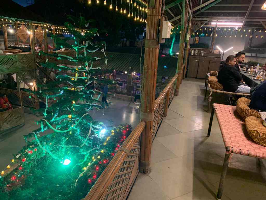 Top Punjabi Restaurants near Singapore International SchoolDahisar