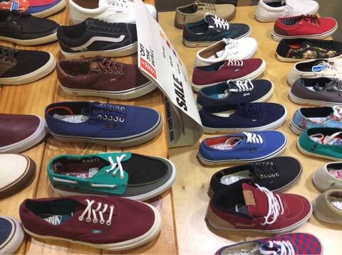 vans store me