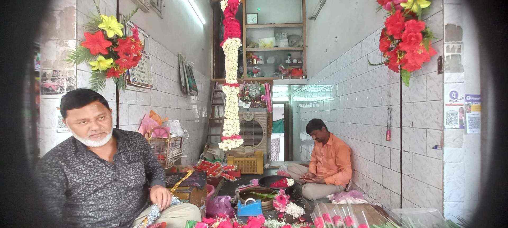 Taj Flower Mart in Ganjakhet,Nagpur Best Flower Decorators in Nagpur