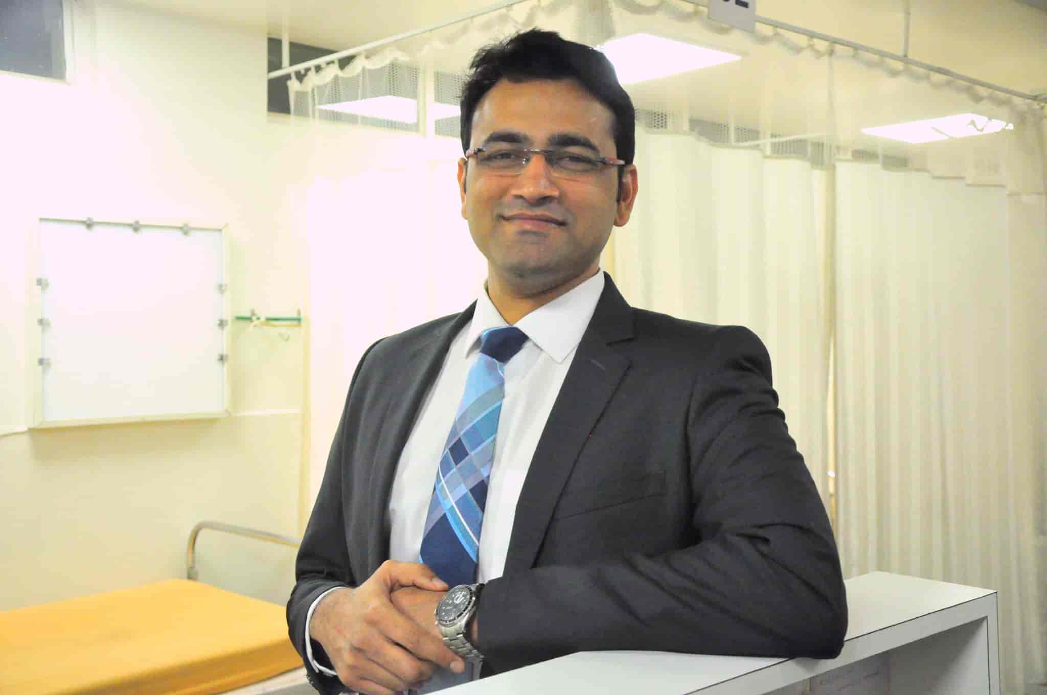 Dr Sagar Kelkar in Behind Mahamarg Bus Stand,Nashik Best Knee