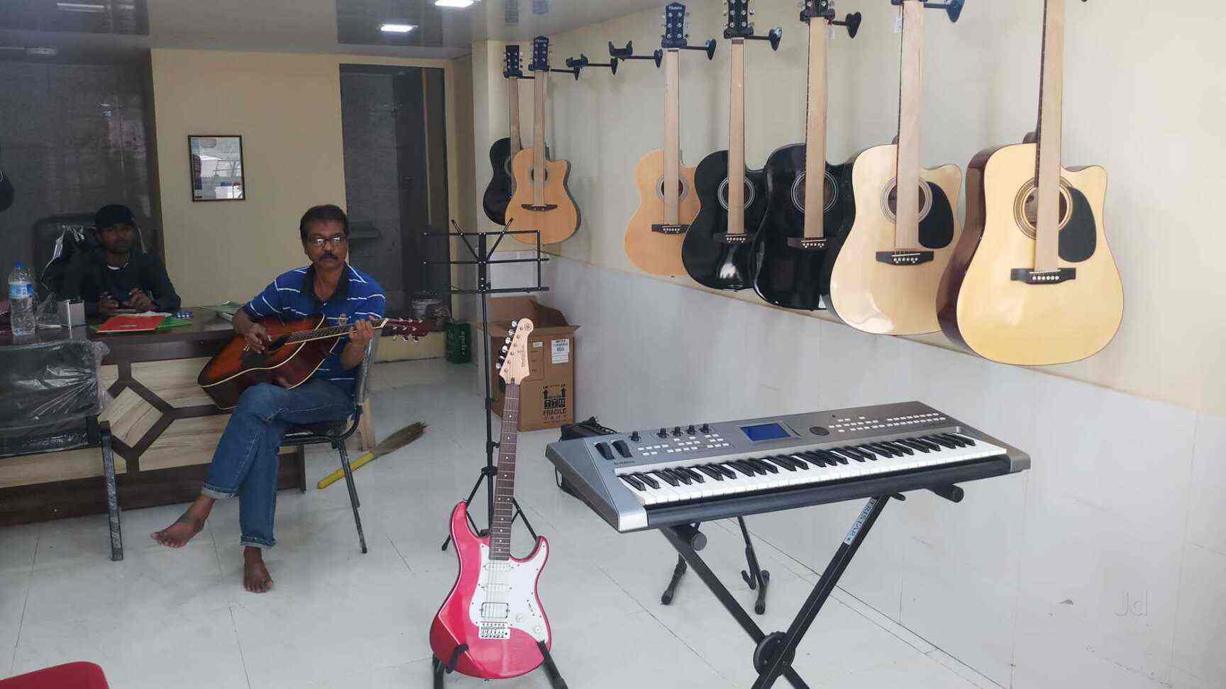 Top Music Classes For Guitar in Kamothe,Mumbai Best Guitar Classes