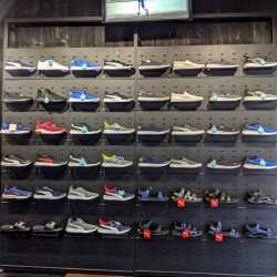 puma store eaton centre