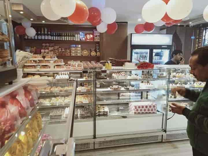 Top Bakeries in Alpha 1Greater Noida, GreaterNoida Best Cake Shops