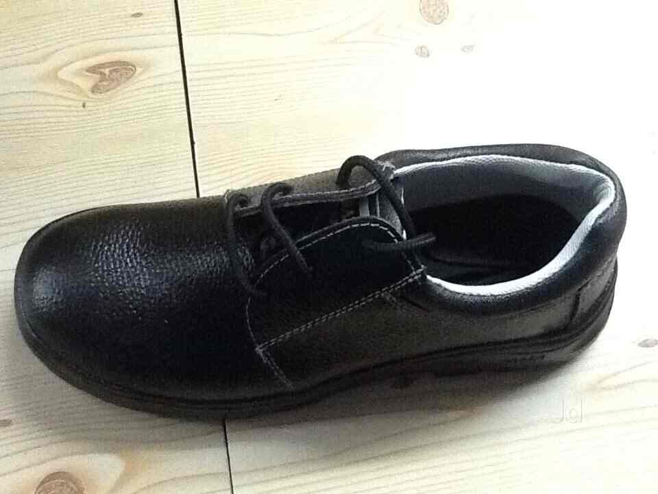 orazo safety shoes price