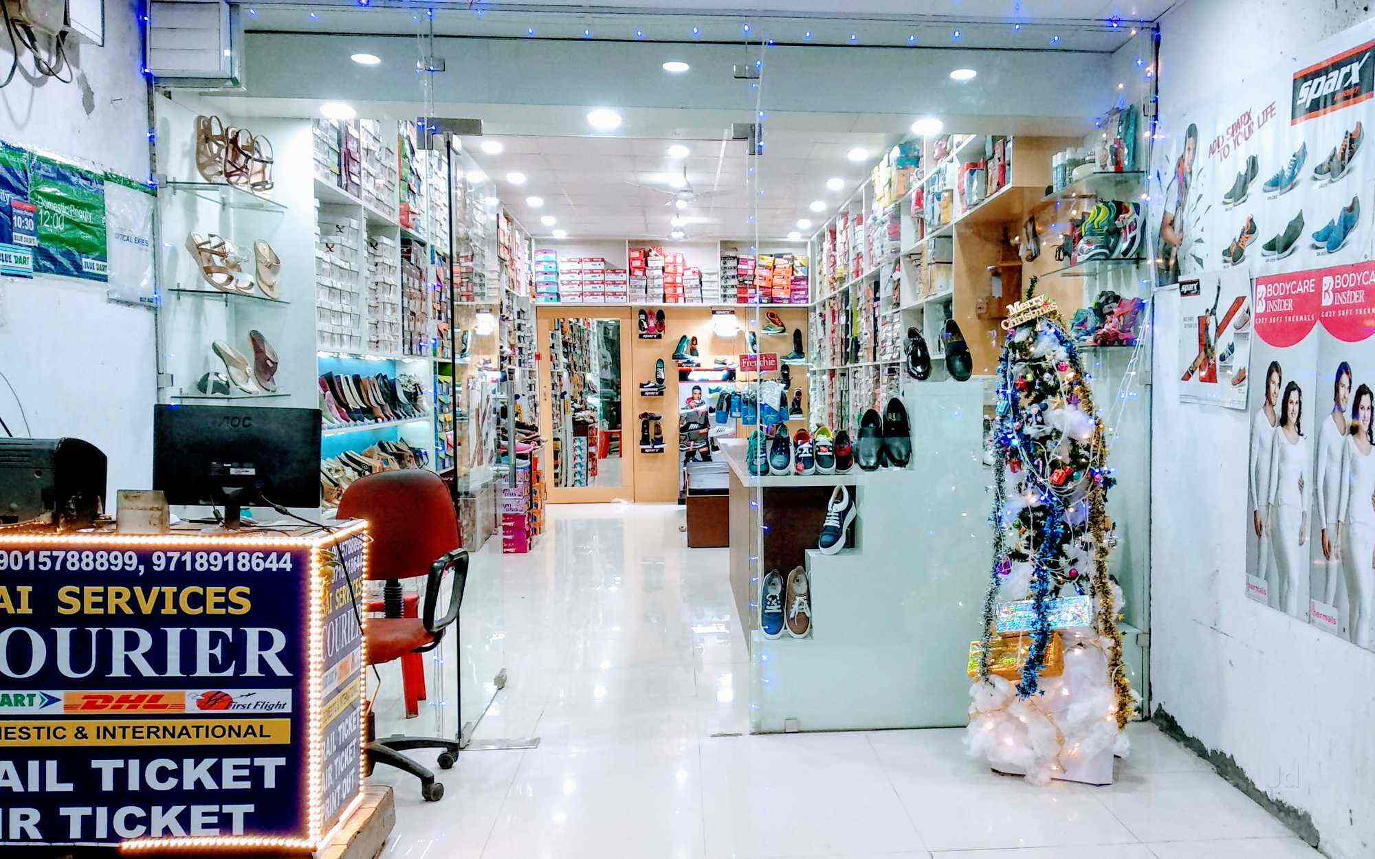 Meenakshi Store in Noida Sector 12,Delhi Best SparxSports Shoe