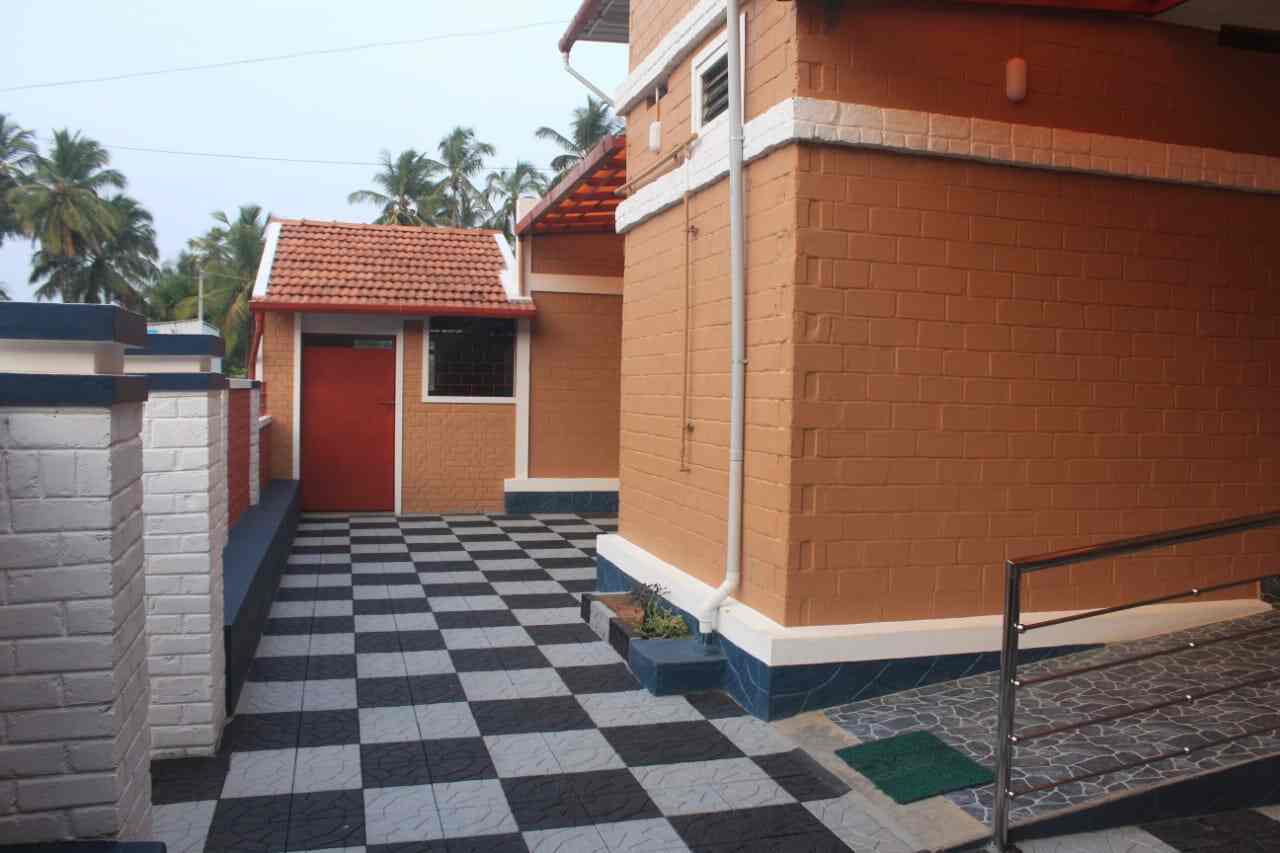 Sarovaram Ayurveda Chikitsalayam in Nallepilly Chittur Road,Palakkad