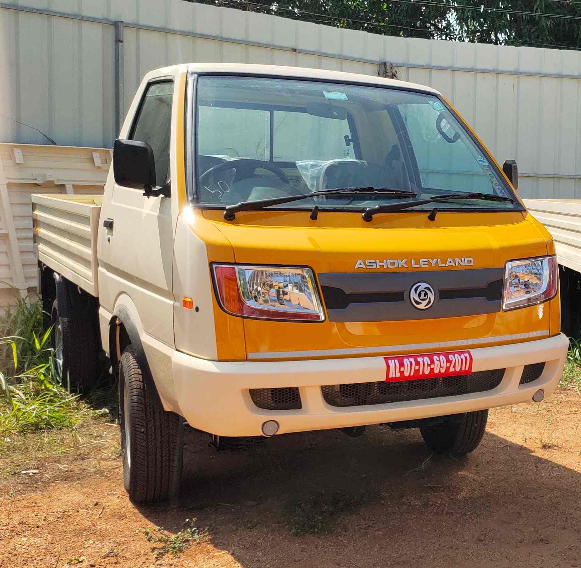 Mahindra Showroom in Mele Pattambi,Palakkad Best Car Dealers in