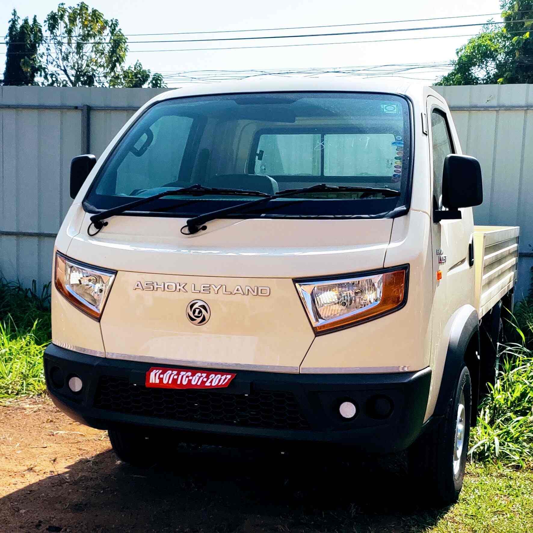 Mahindra Showroom in Mele Pattambi,Palakkad Best Car Dealers in