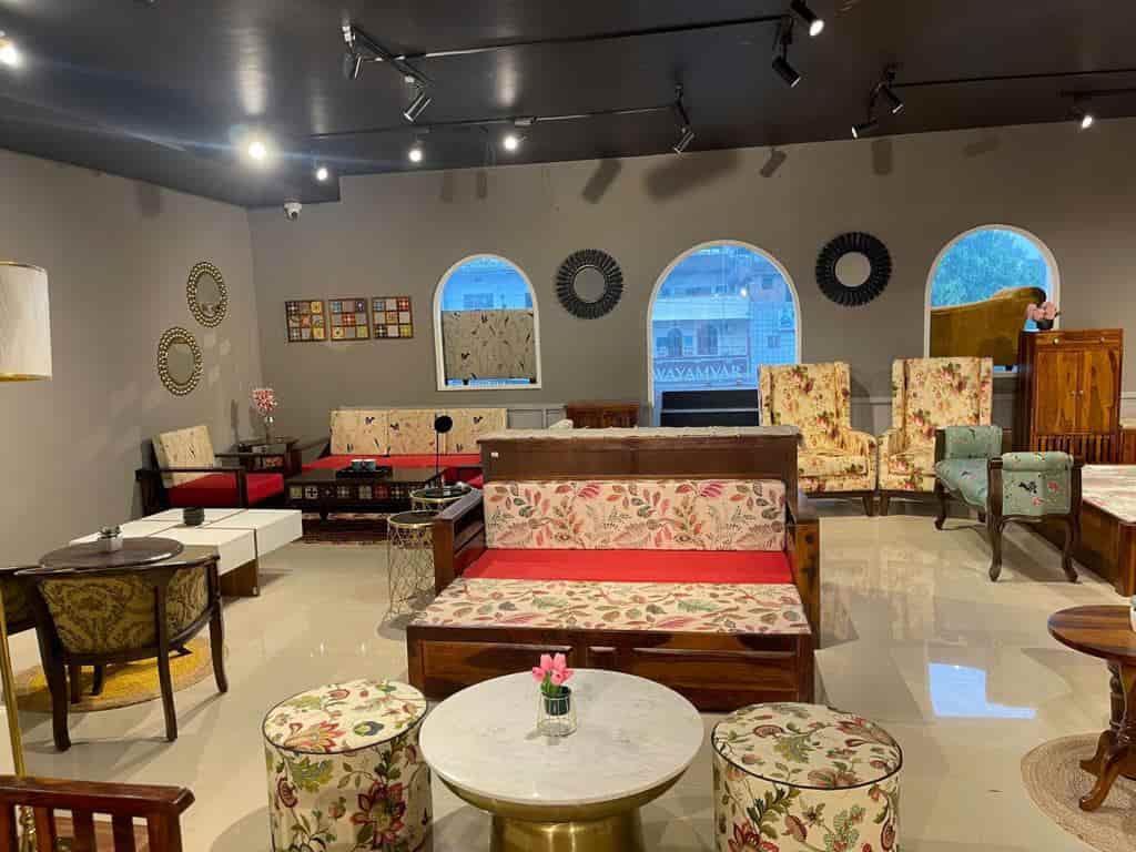 Find list of Woodenstreet Furniture Stores near Kirti Nagar Metro