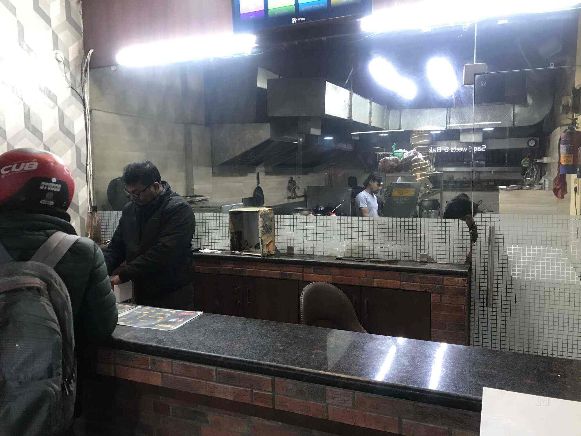 Hot pot Eatery & takeaway in Near Bijli Office,Patna Best Restaurants