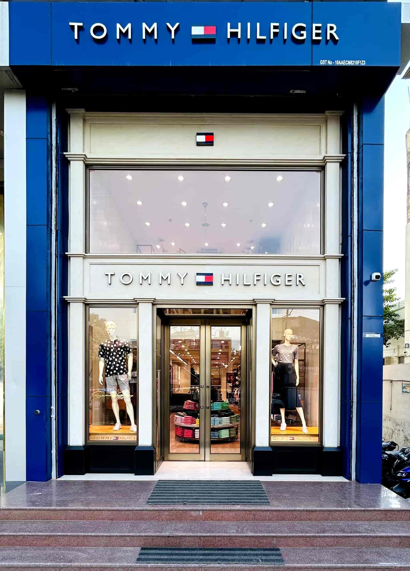 Find list of Tommy Hilfiger near Quest Mall Circus Avenue Tommy Hilfiger Stores Kolkata Justdial