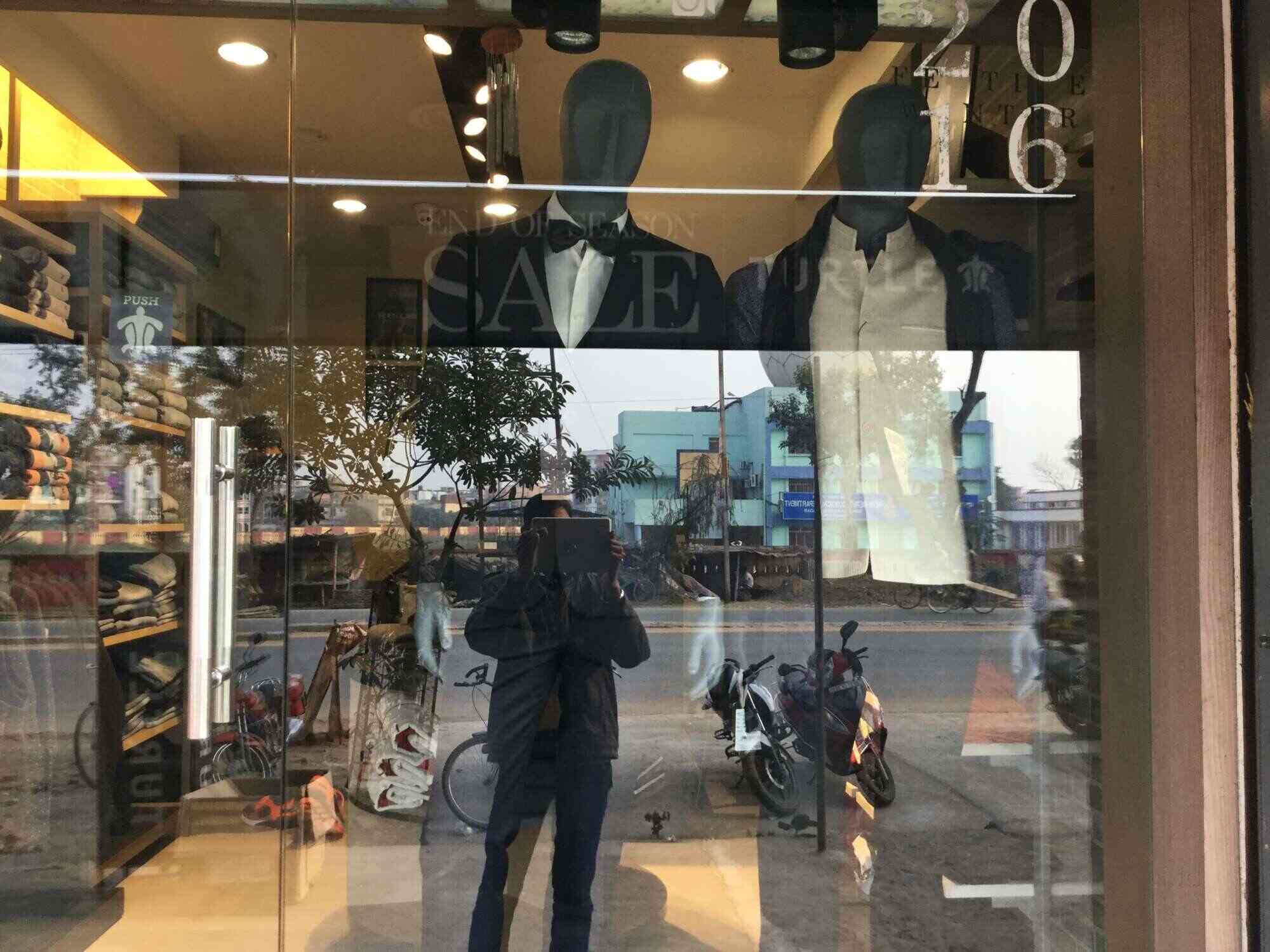 Turtle Exclusive Showroom Photos, Boring Road, Patna Pictures & Images