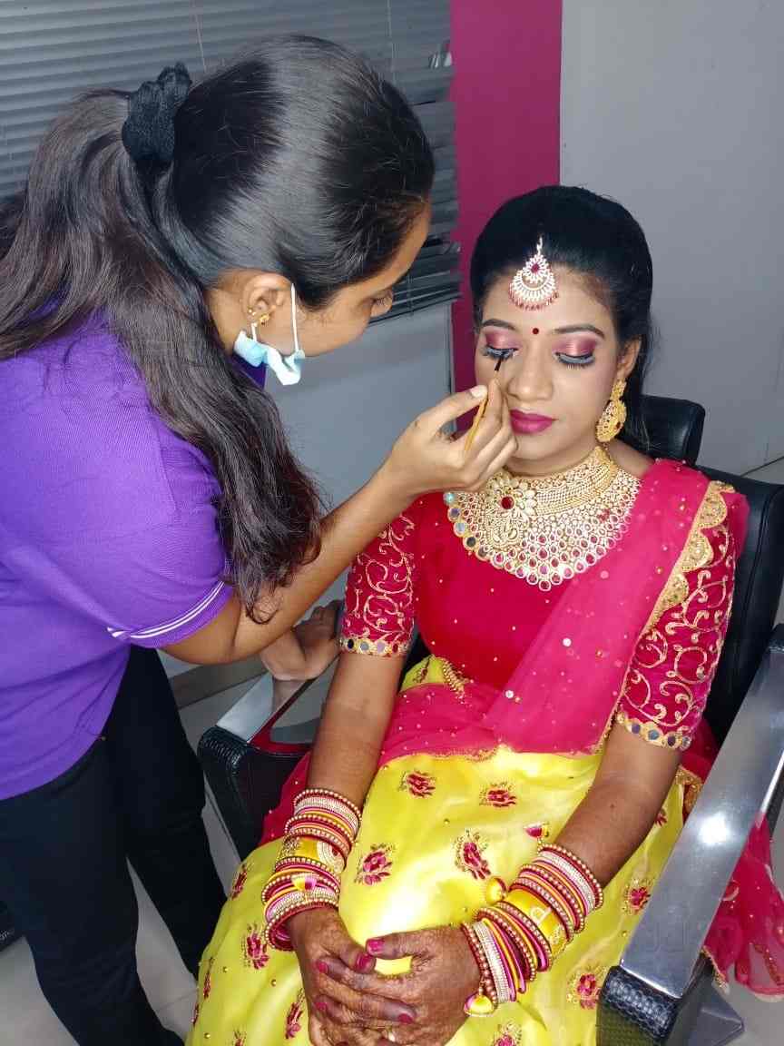 Naturals Beauty Parlour Bridal Makeup Photos Saubhaya Makeup