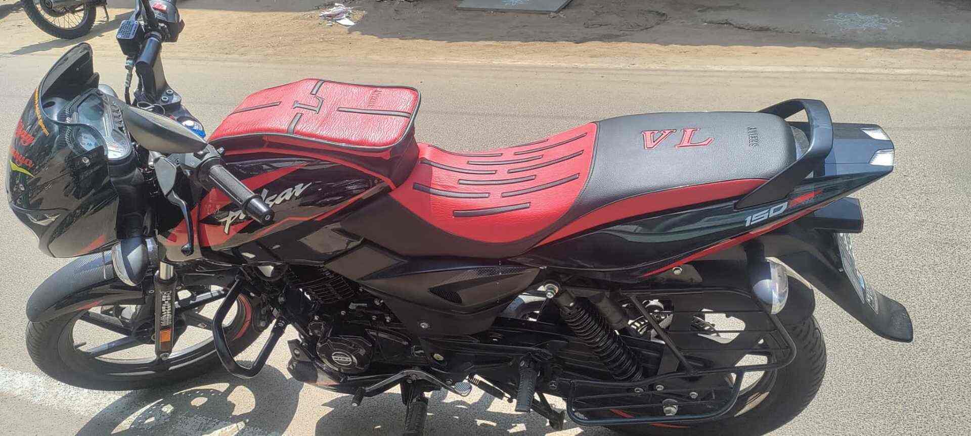 Pulsar 150 Seat Cover Model