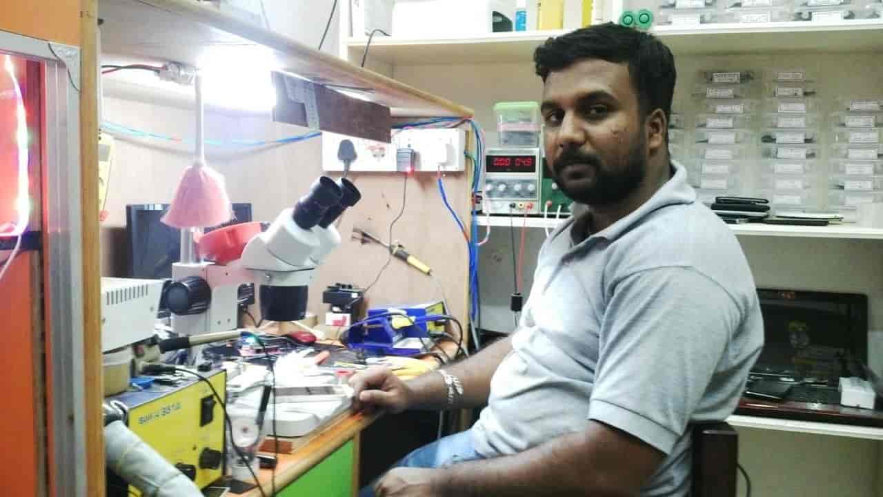 cell phone repair technician