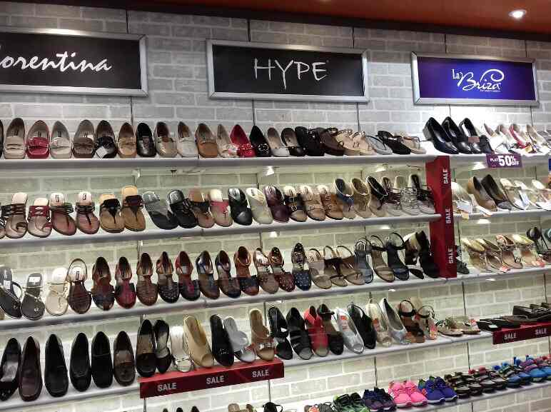 Shoexpress (Kumar Pacific Mall) in Swargate,Pune Best Sports Shoe