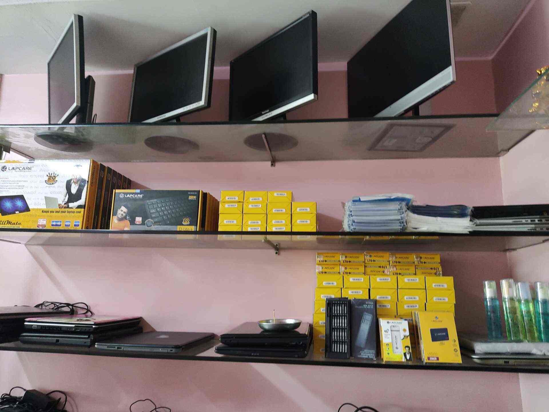 Lapworld Services in Pimple Saudagar,Pune Best DellLaptop Accessory