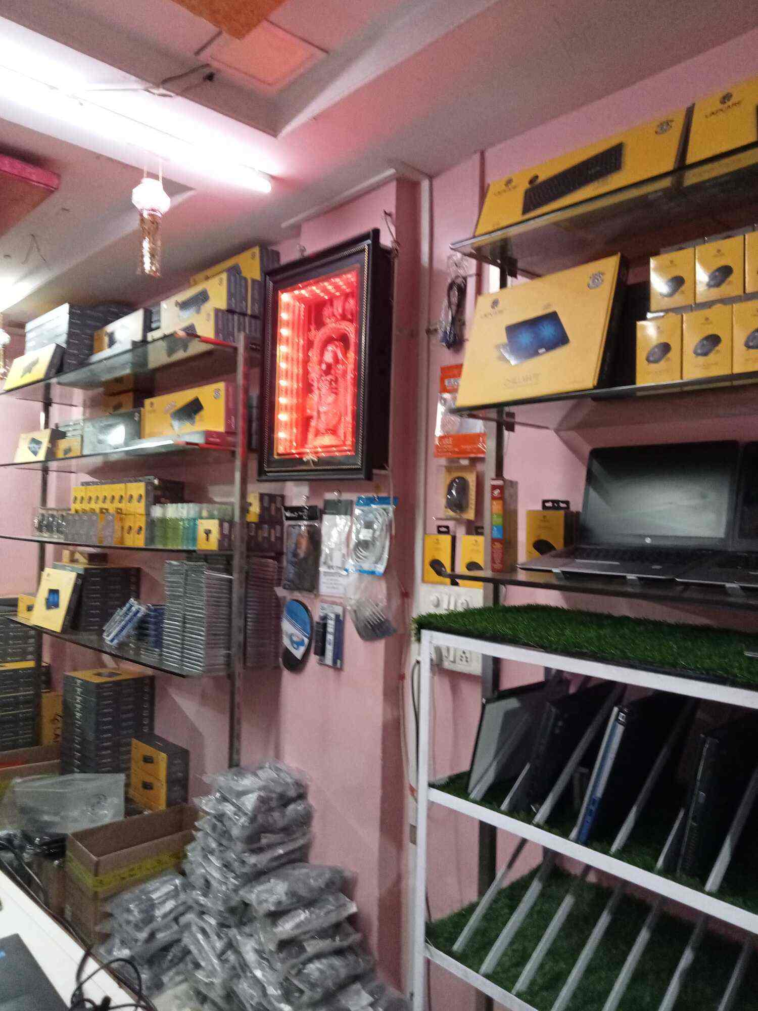 Lapworld Services in Pimple Saudagar,Pune Best DellLaptop Accessory