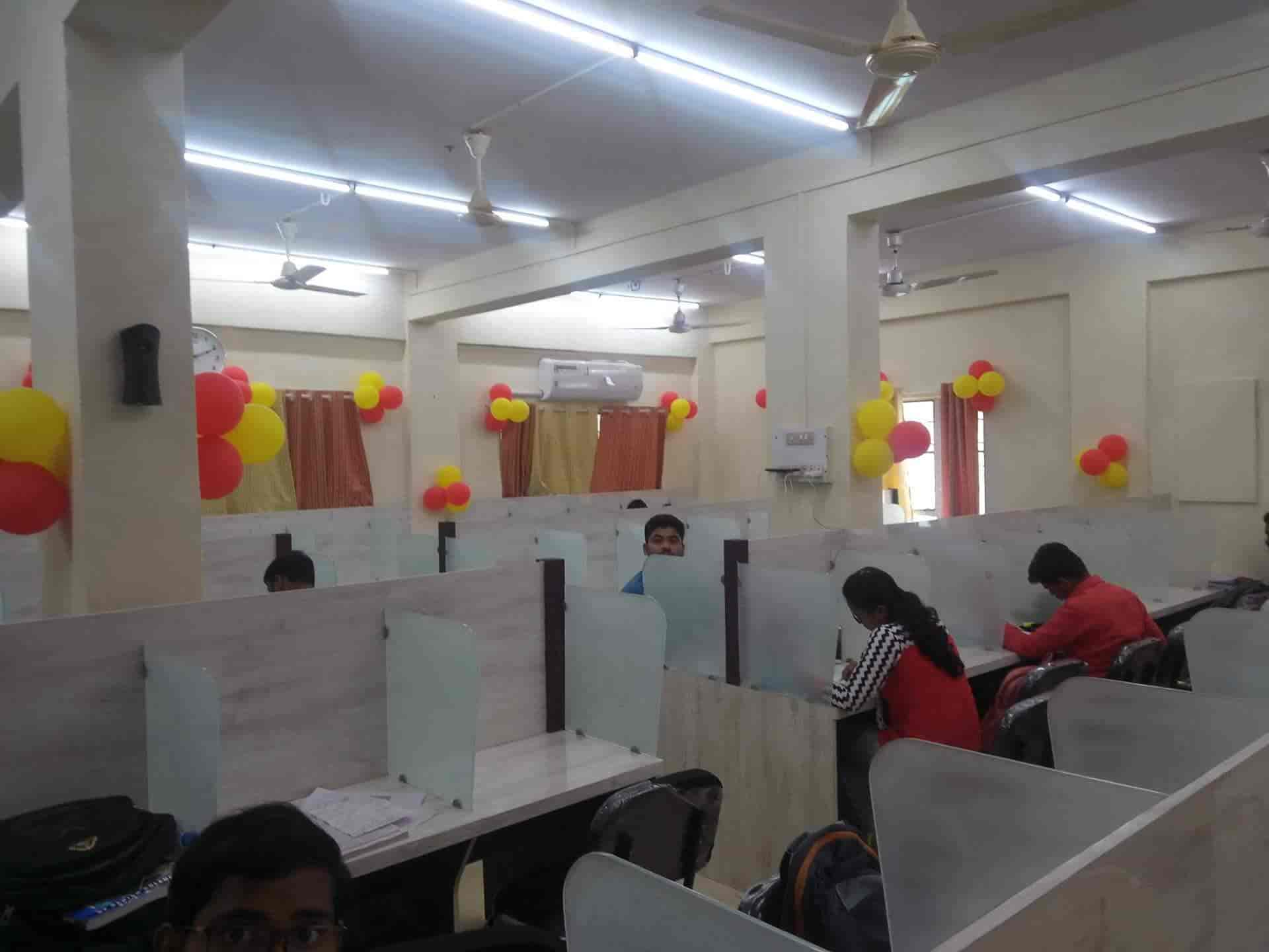 Hrishikesh Abhyasika in Navi PethSadashiv Peth,Pune Best Reading