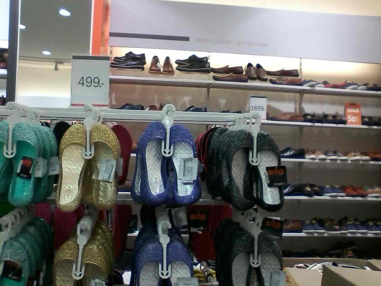 Footin Shoe Store in Viman Nagar,Pune Best Sports Shoe Dealers in