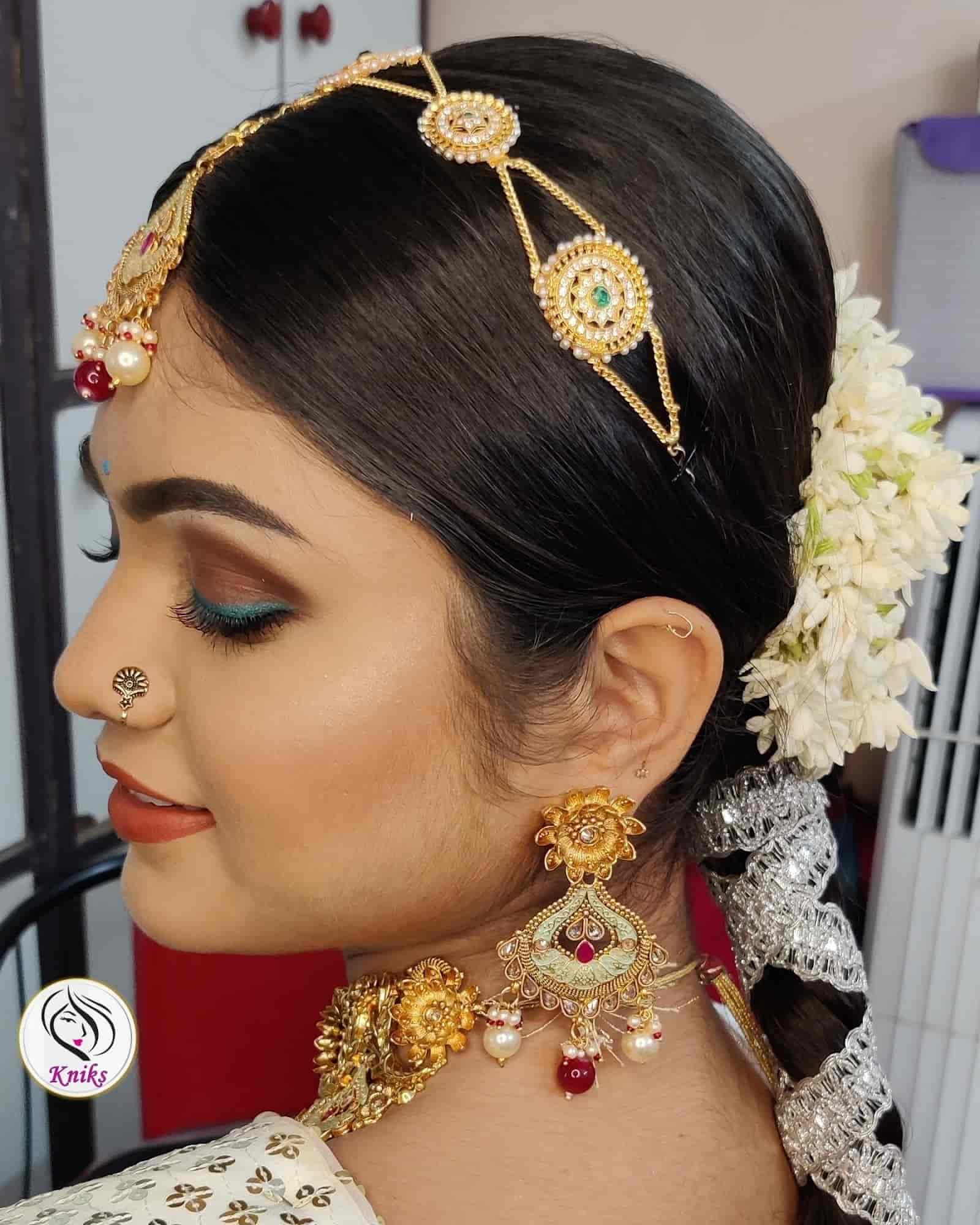 Kniks Hair And Makeup Studio & Academy in Guruwar Peth,Pune Best