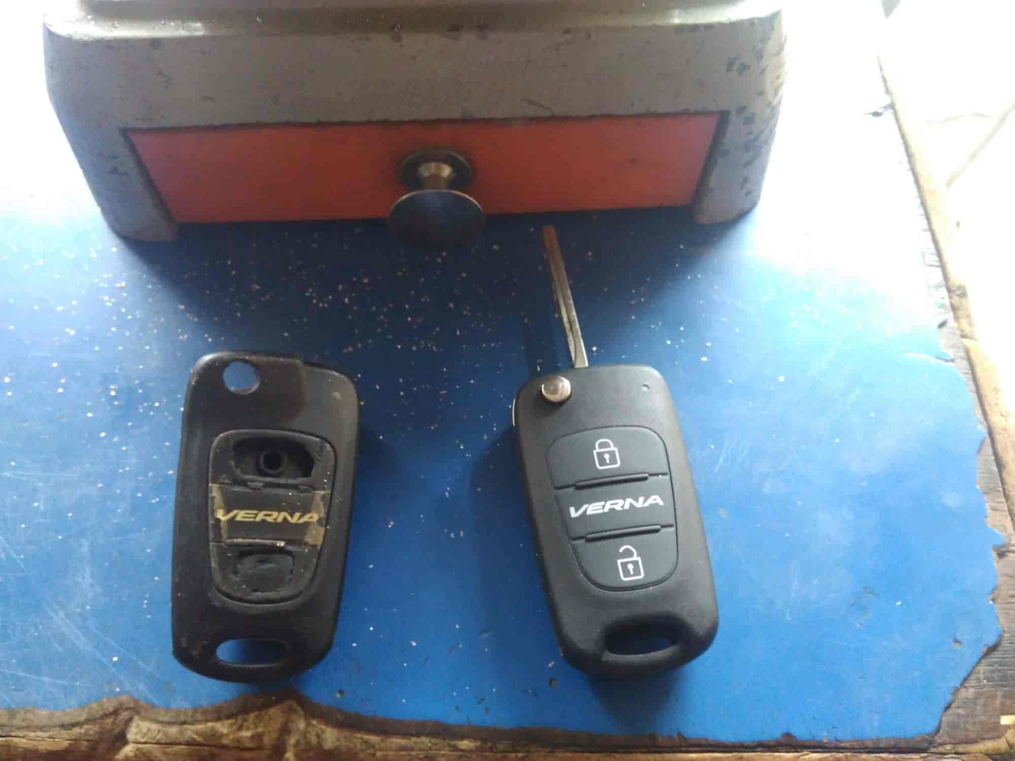 Top Duplicate Key Makers near City Pride MultiplexPune Satara Road