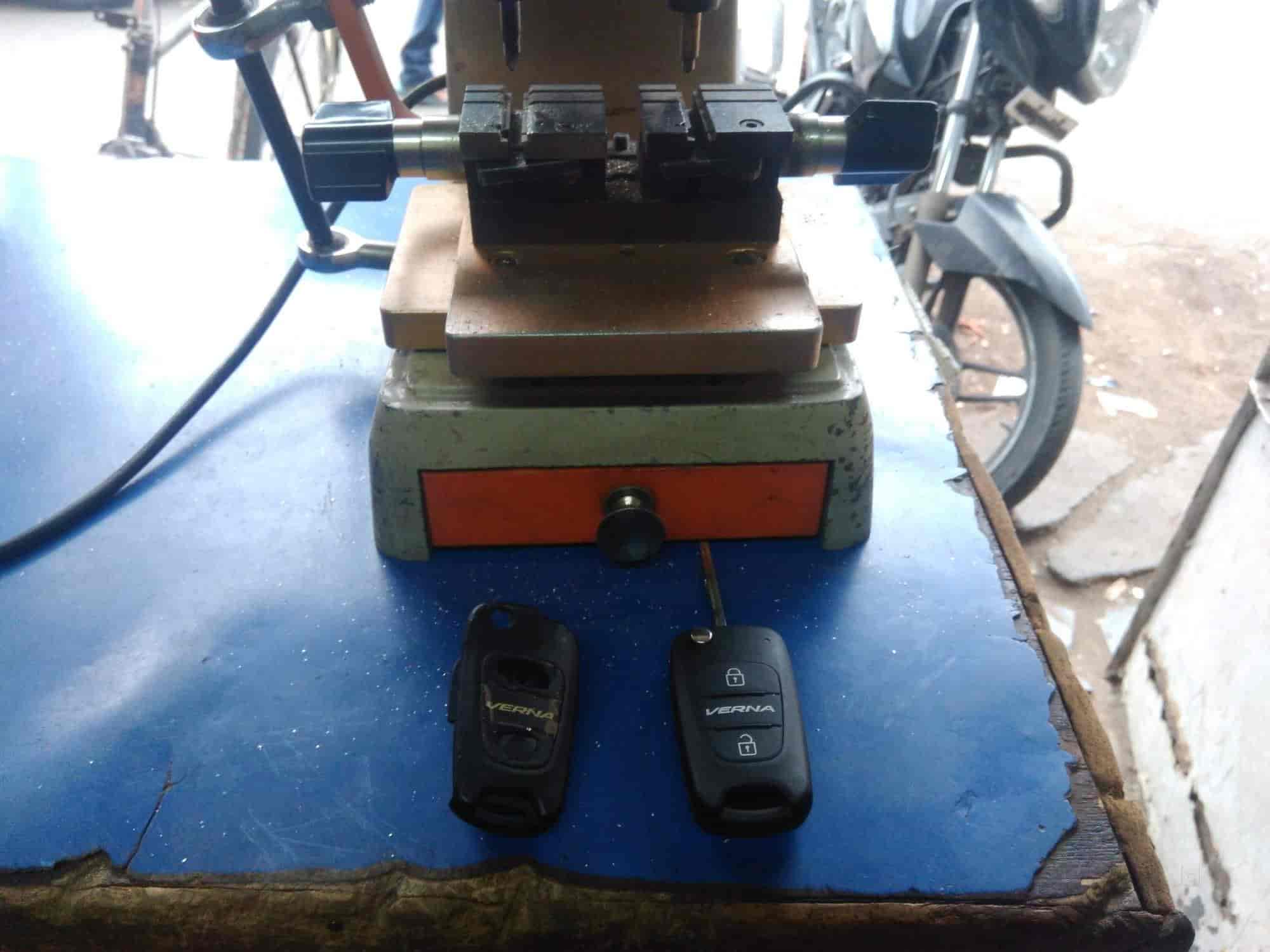Top Duplicate Key Makers near City Pride MultiplexPune Satara Road