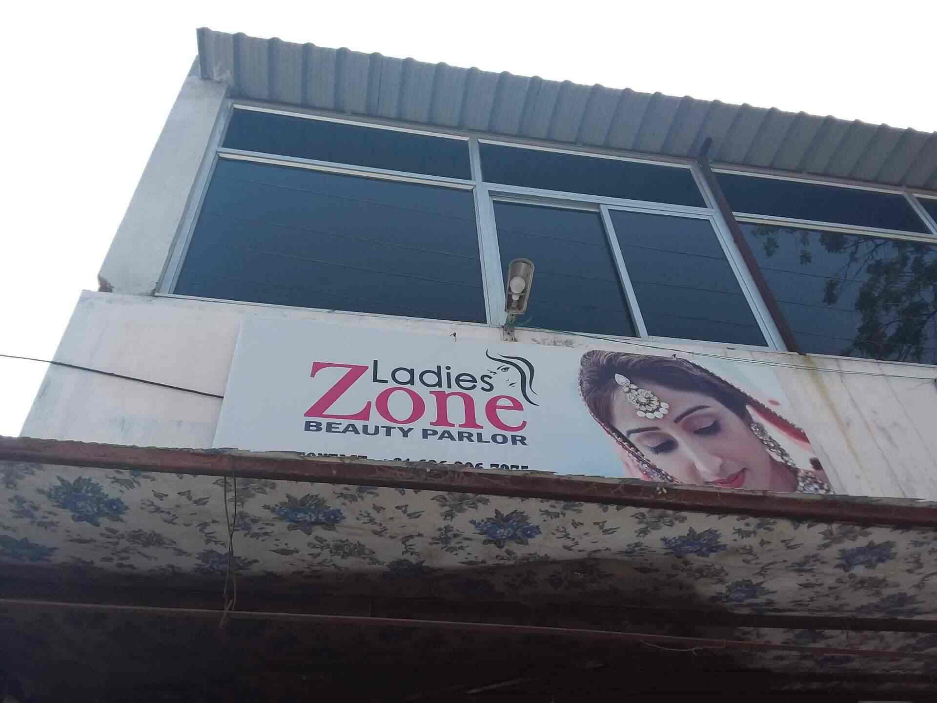 Top Beauty Parlour Classes in Station Road Raichur,Raichur Best