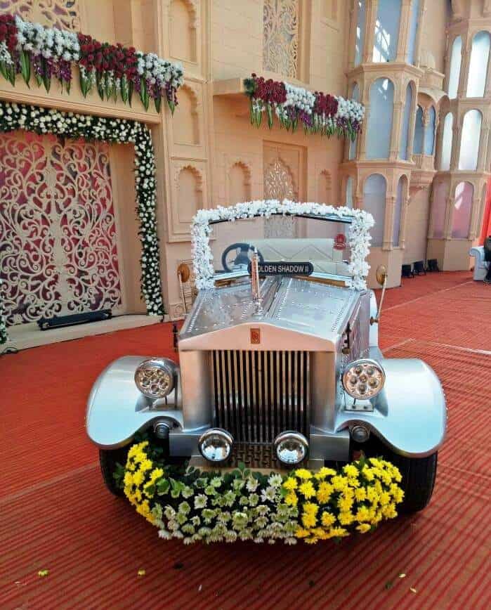 https://content.jdmagicbox.com/comp/rajkot/l4/0281px281.x281.171110112509.s6l4/catalogue/royal-wedding-cars-rajkot-car-hire-0td03aexy6.jpeg