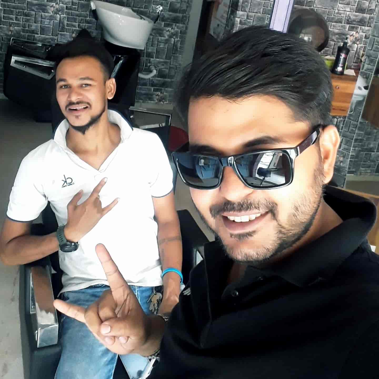 F17 Family Hair Salon in 150 Feet Ring Road,Rajkot Best Salons in