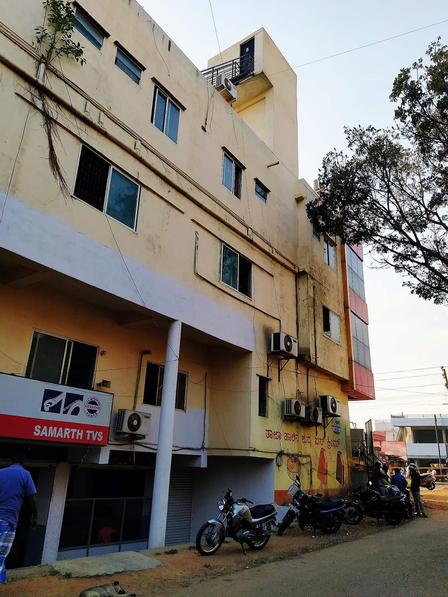 Book Anugraha Towers in 6th Cross Road,Ramanagara Best Lodging