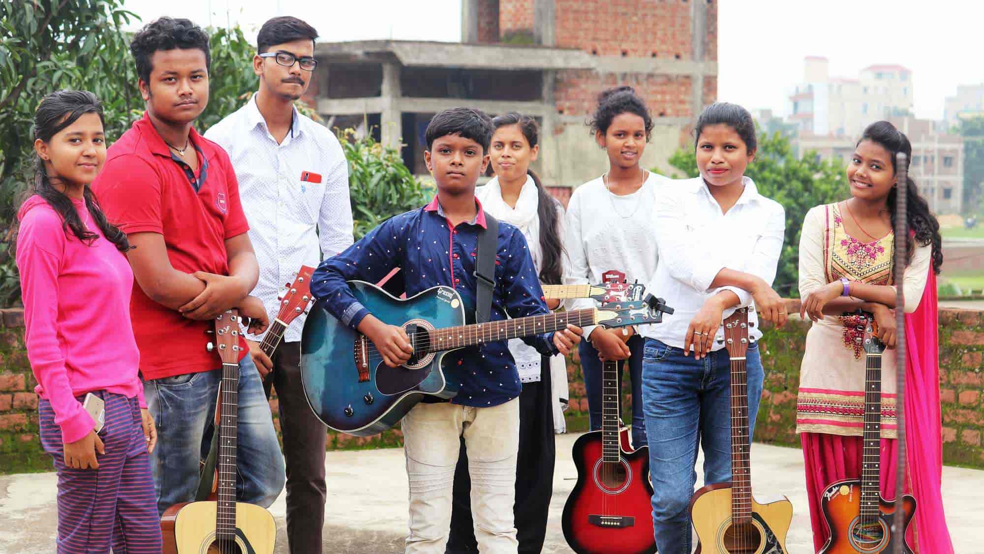 Acoustic Guitar Classes in Ratu,Ranchi Best Music Classes For Bhajan