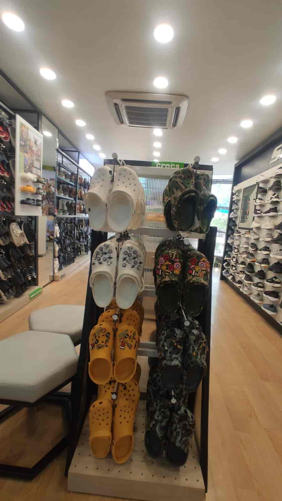 Cross shoes showroom outlet