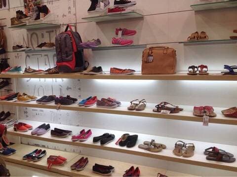 Shoe store next to me store