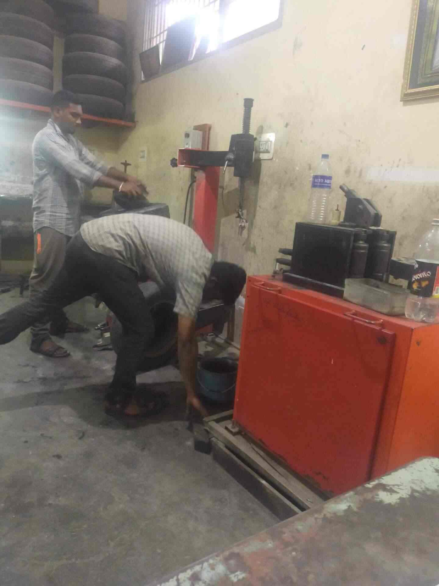 Star Tyre Service in Near Eshwaran Kovil,Salem Best MRFTyre Dealers