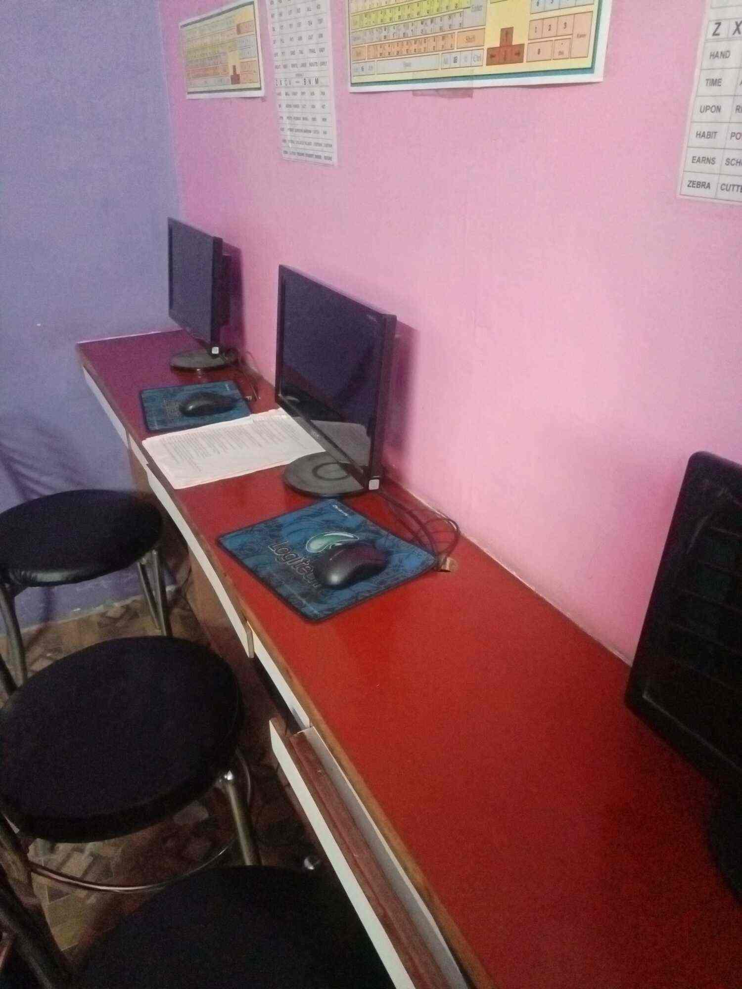 在庫処分 激安 Shop Mobile & Computers Azad in Best - Keruganj,Shahjahanpur 小物