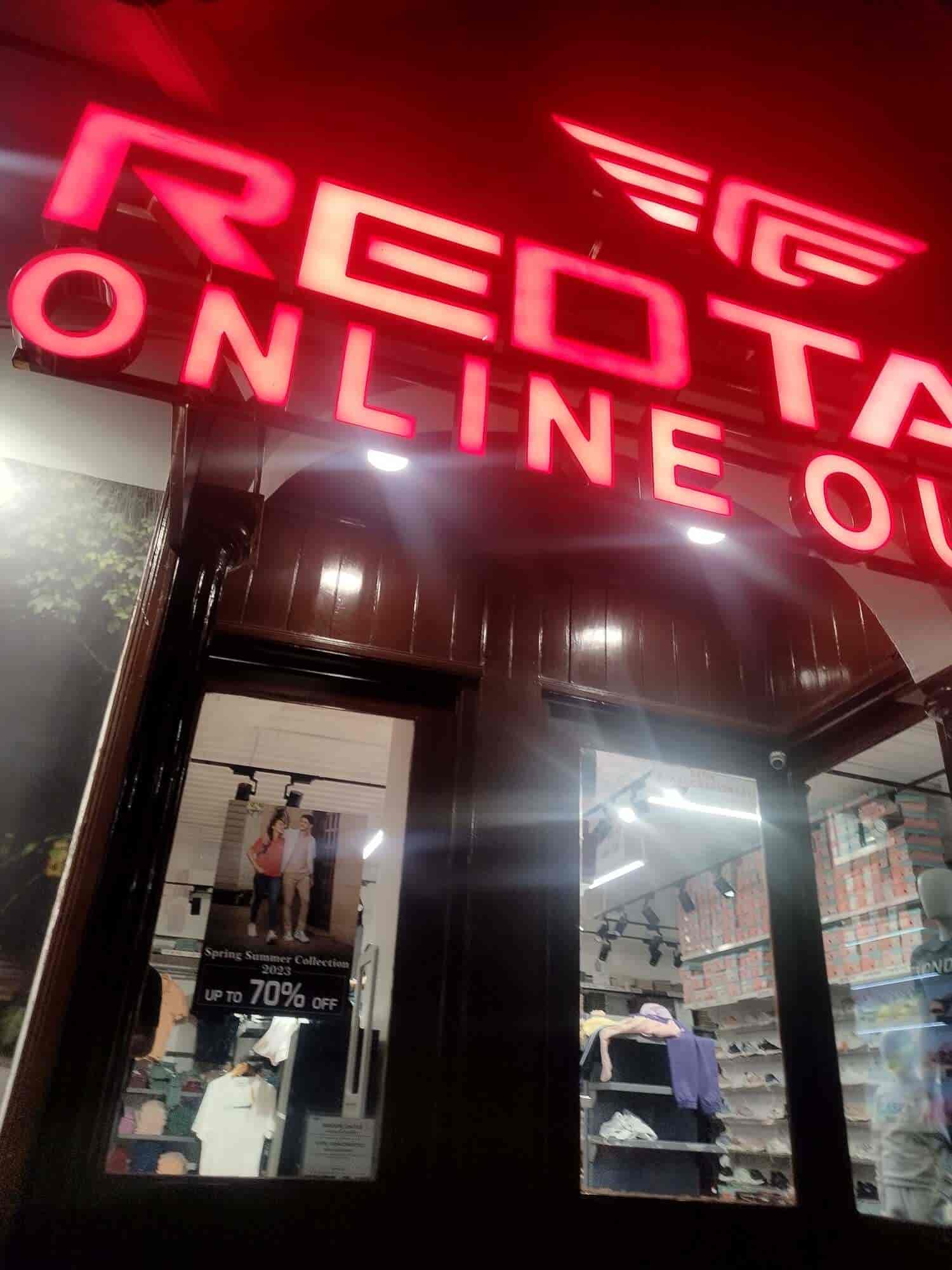 Redtape Showroom in Mall Road,Shimla Best Departmental Stores in
