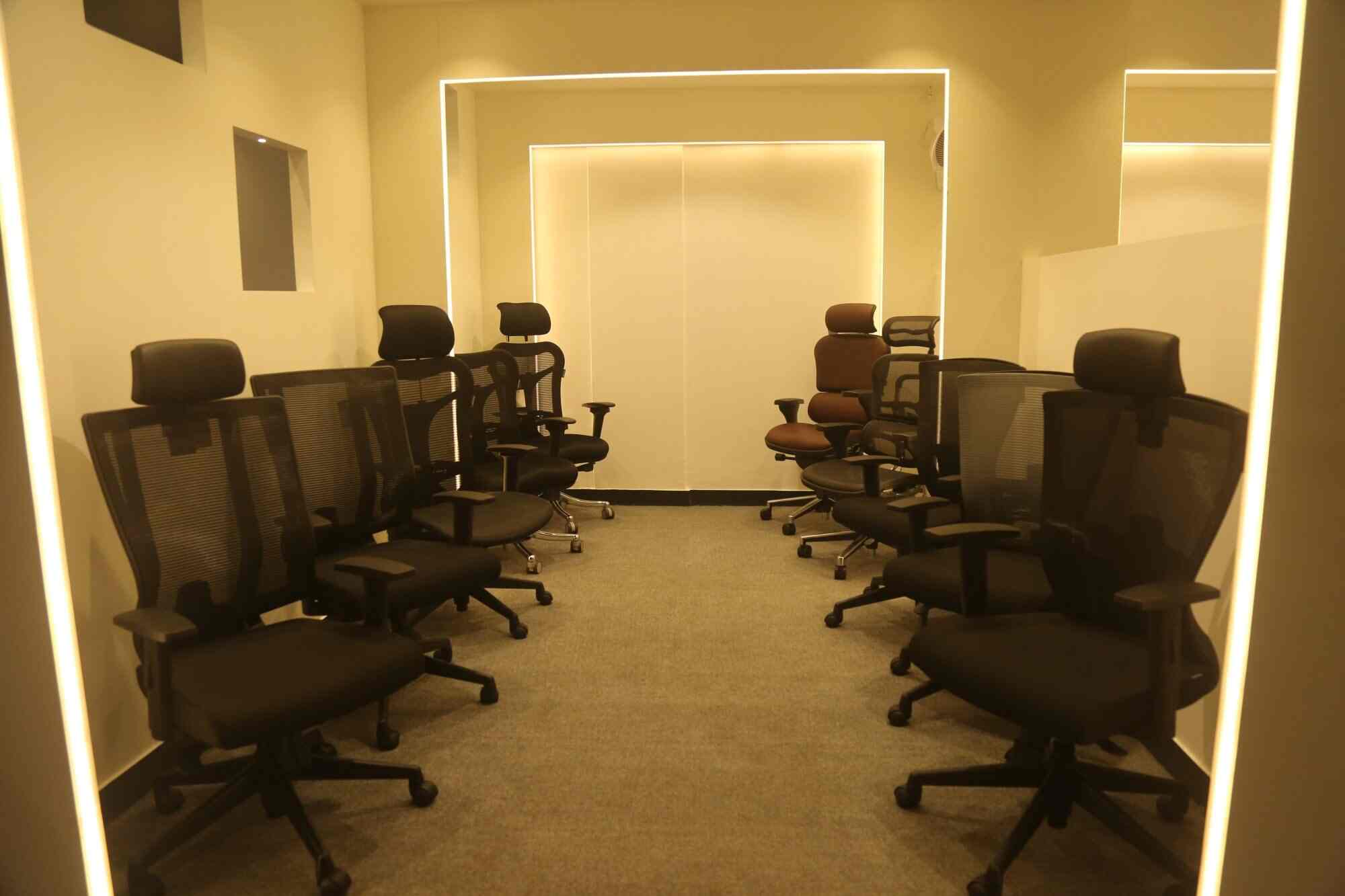 Top Featherlite Office Furniture Dealers in Guwahati ऑफिस फर्नीचर