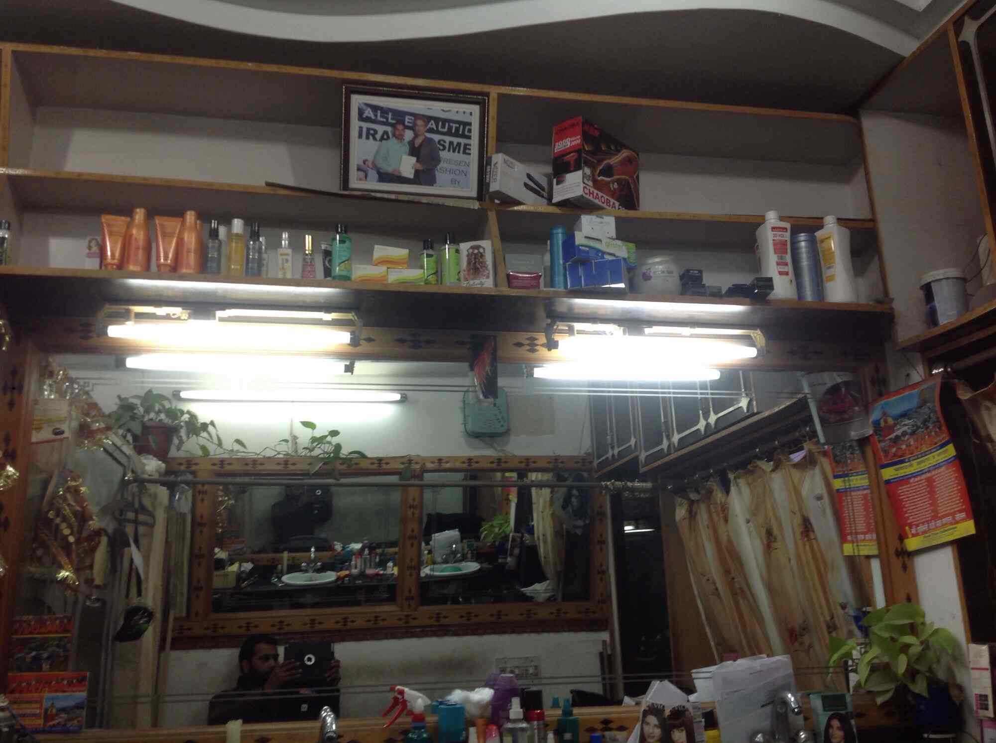 Scissors Touch Unisex Saloon in Anand Vihar Colony,Solan Best Unisex