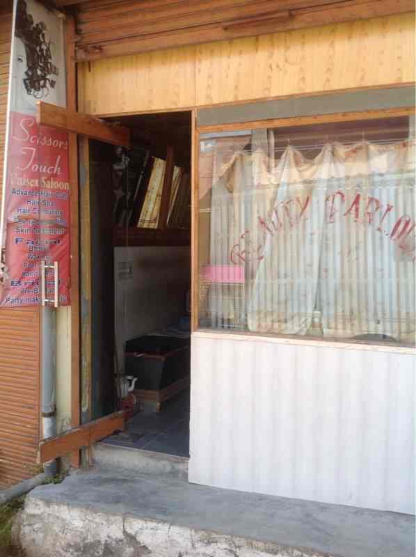 Scissors Touch Unisex Saloon in Anand Vihar Colony,Solan Best Unisex