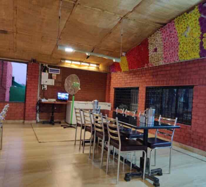 Gayatri Restaurant in Laxmidahiwadi,Solapur Best Restaurants in