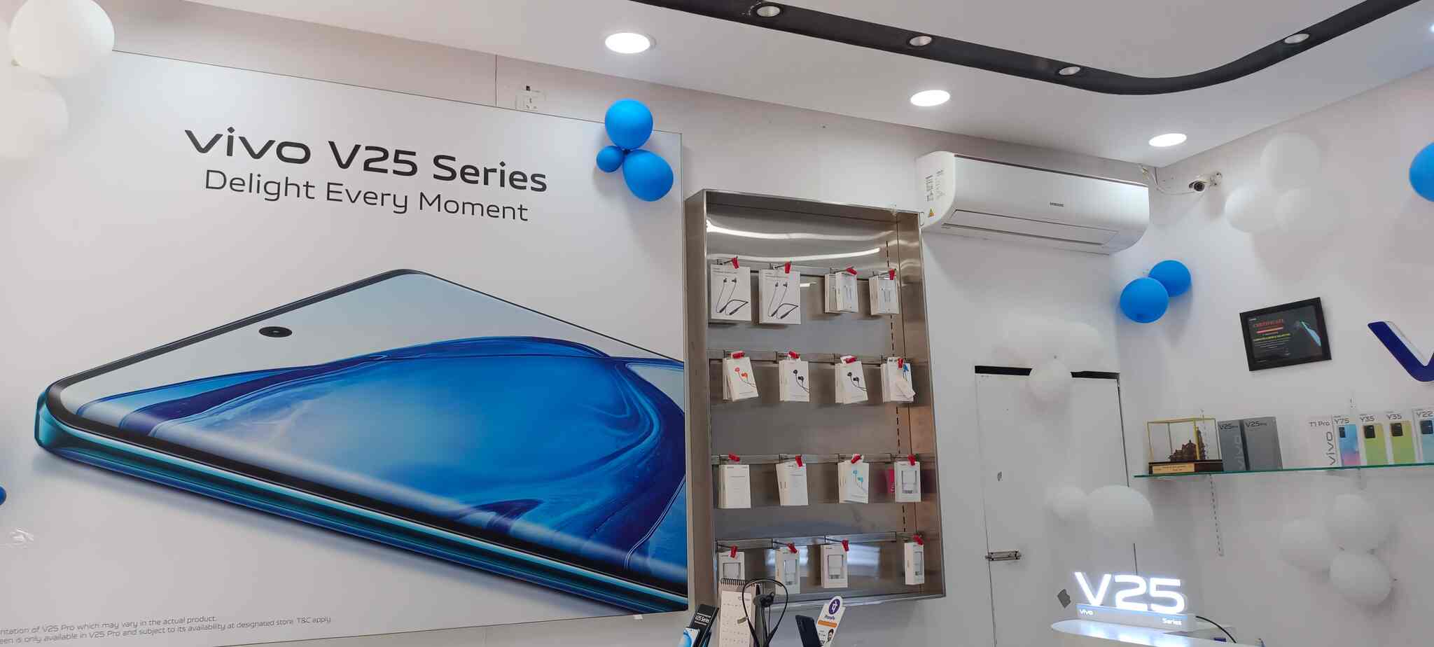 Vivo Mobile Exclusive Showroom in Besides Nagar Sahakari Bank,Sonbhadra